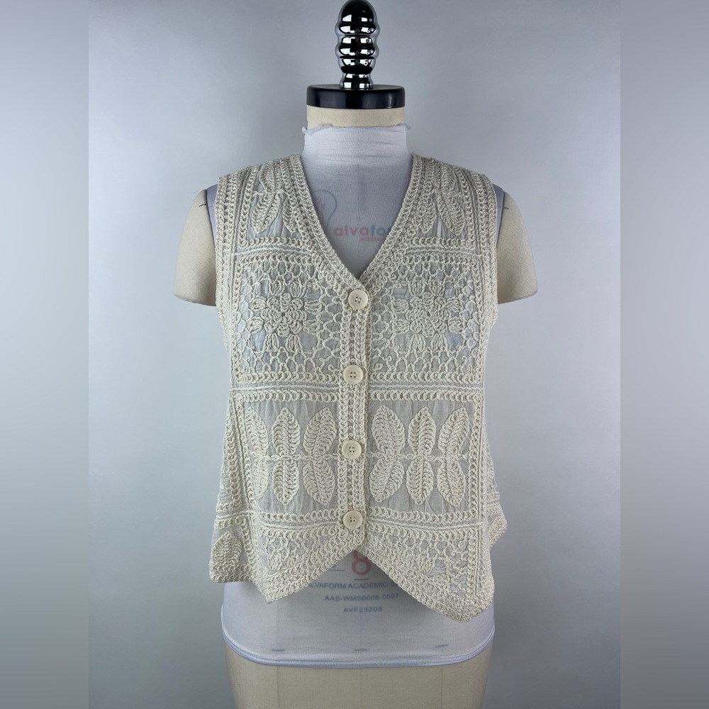 💚 3419. Embroidered Button Front Vest